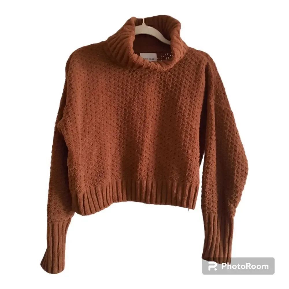 PINK ROSE CROPPED TURTLENECK SWEATER